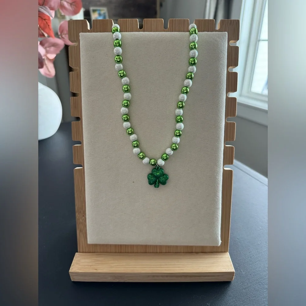 Little Girls St. Patrick Necklace, Stretchy, Clover, Green